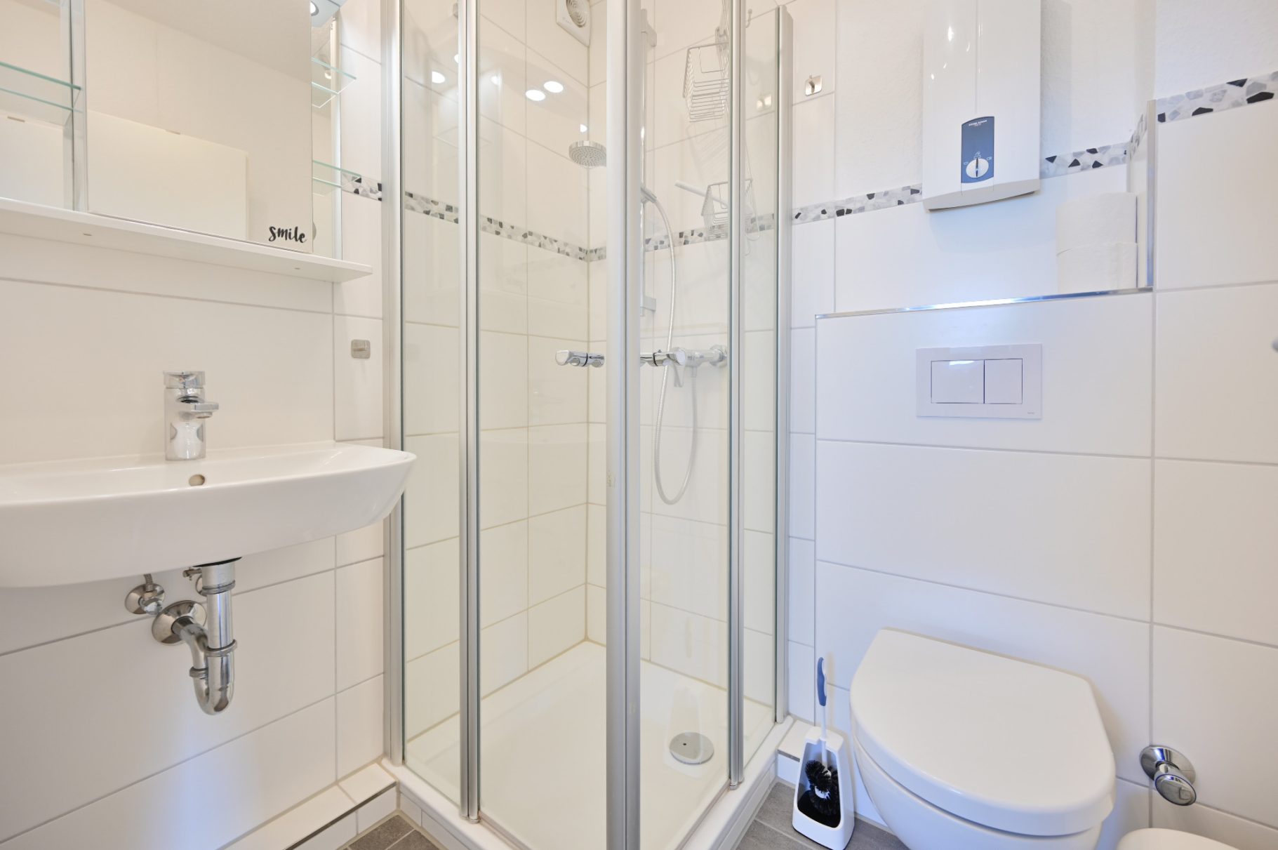 Duschbad Duschbad mit Handtuchheizkörper, Föhn