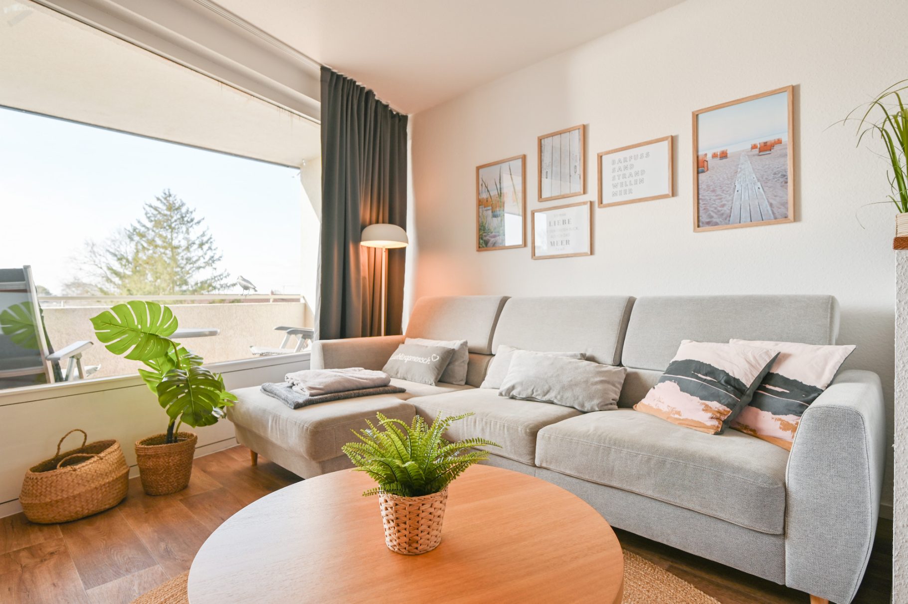 Gemütliches Sofa Gemütliches Sofa und Balkon der Ferienwohnung Hygge